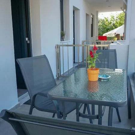 Enalia Luxury Living Apartment